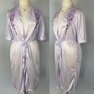 Vintage Robe Size XXL Purple Pastel Embroidered Lingerie Silky Boudoir Midi